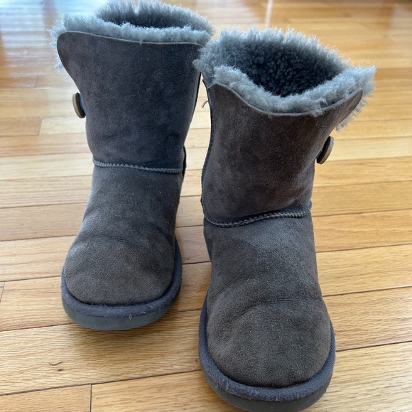 Ugg Bailey Button Short Boot - Picture 5 of 7